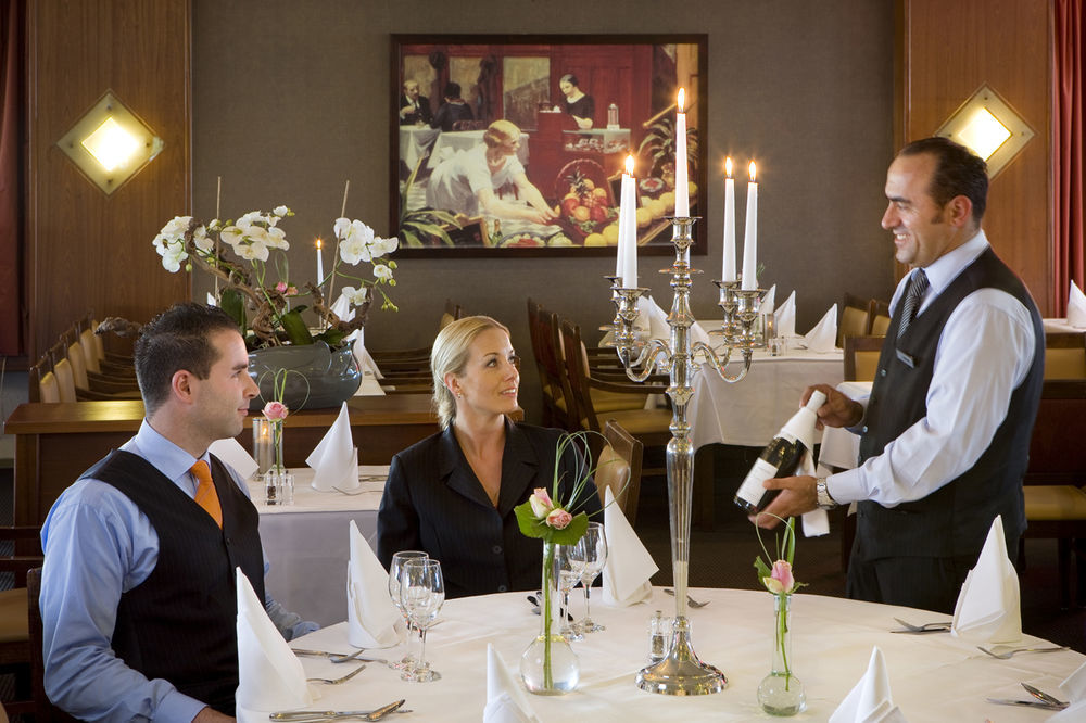 Van Der Valk Hotel Stein Urmond ภายนอก รูปภาพ